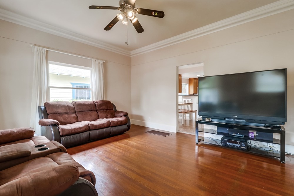 Virtual tour photo 9 of 41 for 826 Glendale Ave