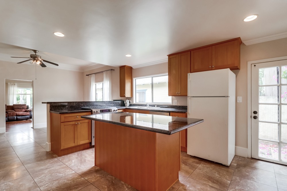 Virtual tour photo 22 of 41 for 826 Glendale Ave