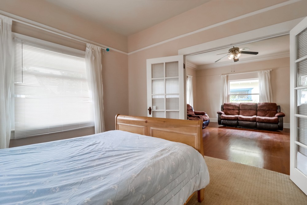 Virtual tour photo 25 of 41 for 826 Glendale Ave