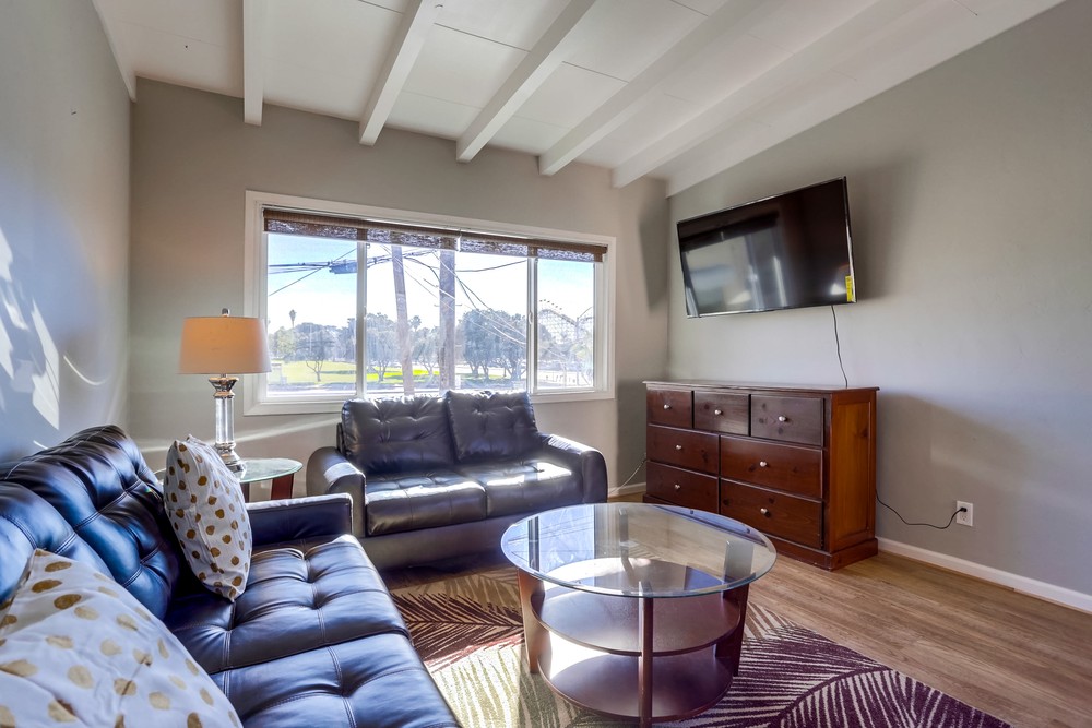 Virtual tour photo 6 of 37 for 827 Island Ct