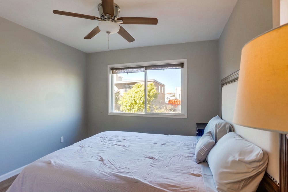 Virtual tour photo 18 of 37 for 827 Island Ct
