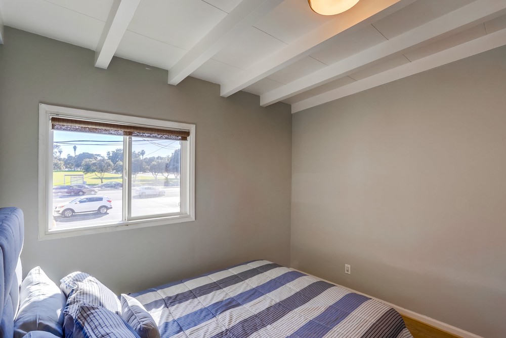 Virtual tour photo 21 of 37 for 827 Island Ct