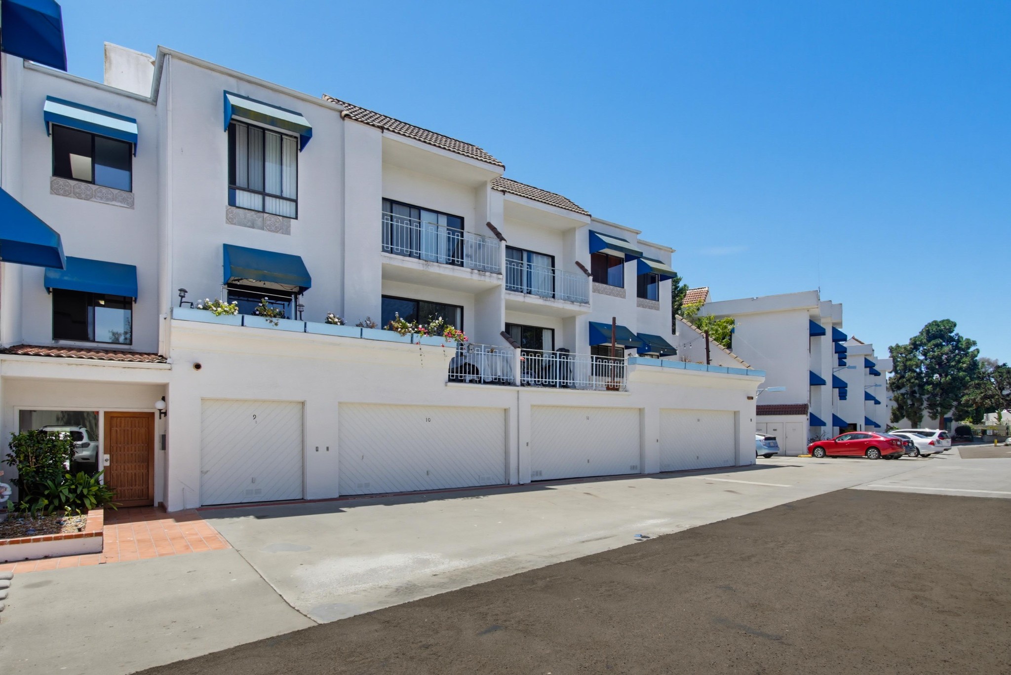 Virtual tour photo 1 of 32 for 8310 Regents Rd Unit 2A