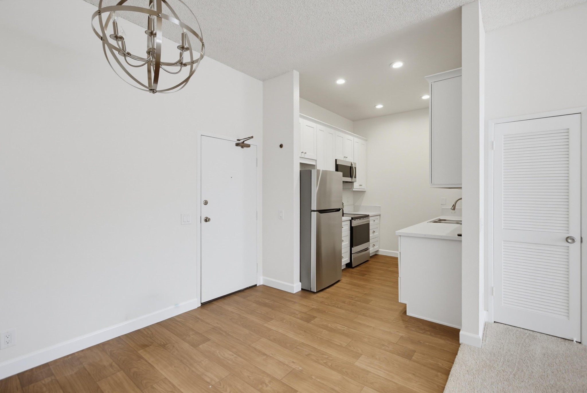 Virtual tour photo 6 of 32 for 8310 Regents Rd Unit 2A