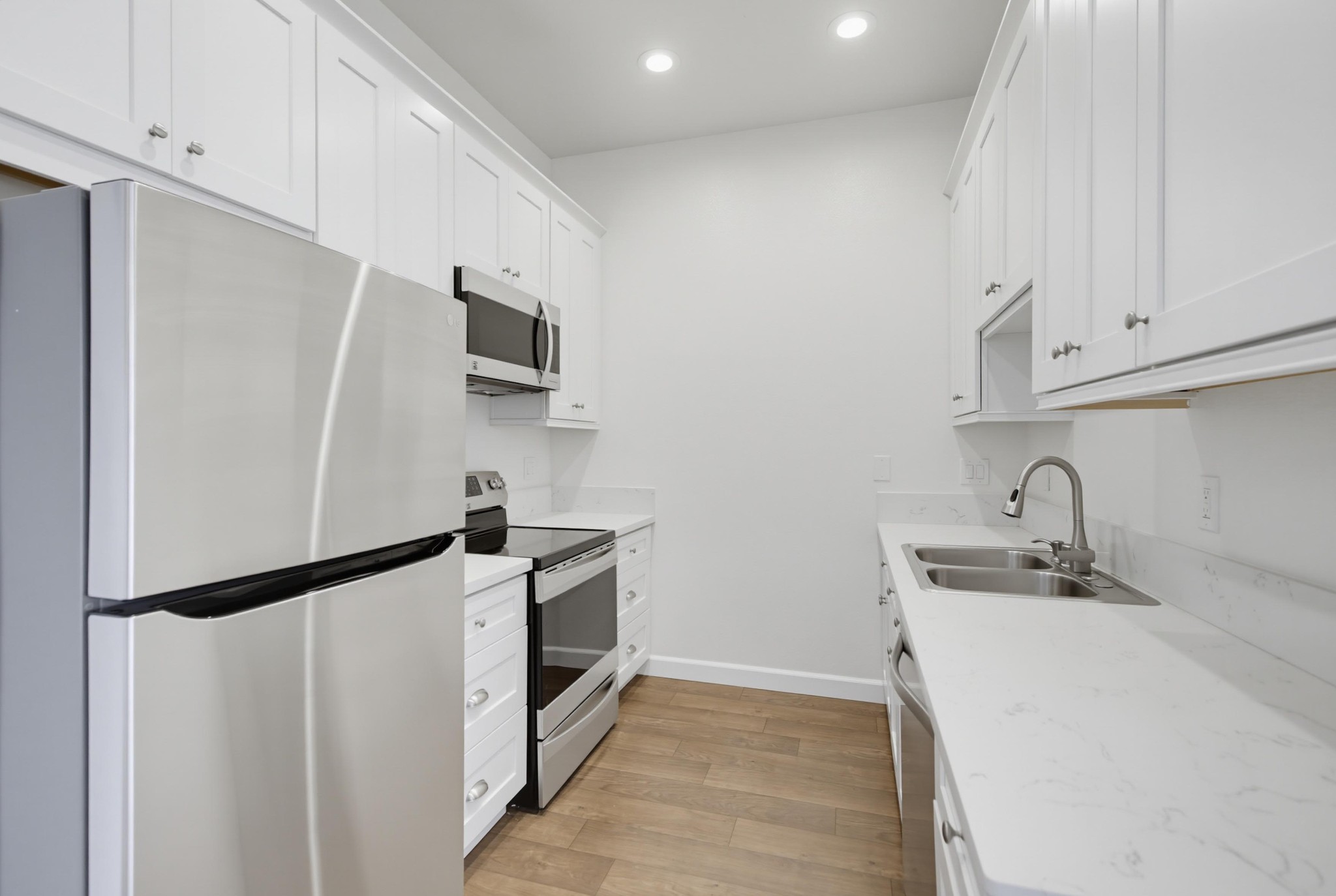 Virtual tour photo 7 of 32 for 8310 Regents Rd Unit 2A