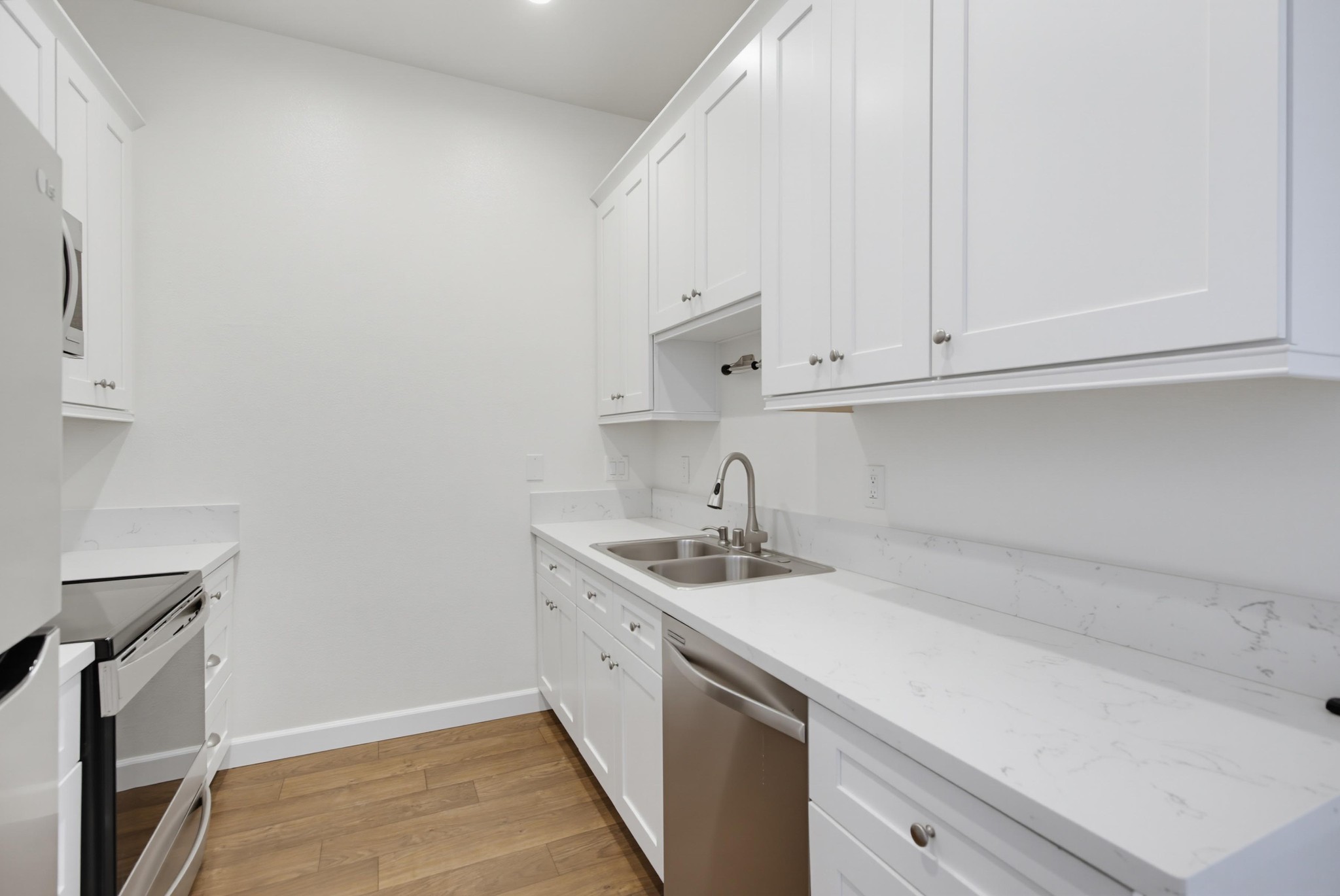 Virtual tour photo 8 of 32 for 8310 Regents Rd Unit 2A