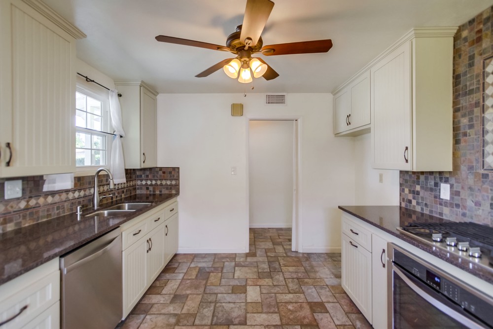Virtual tour photo 17 of 45 for 8311 Lake Adlon