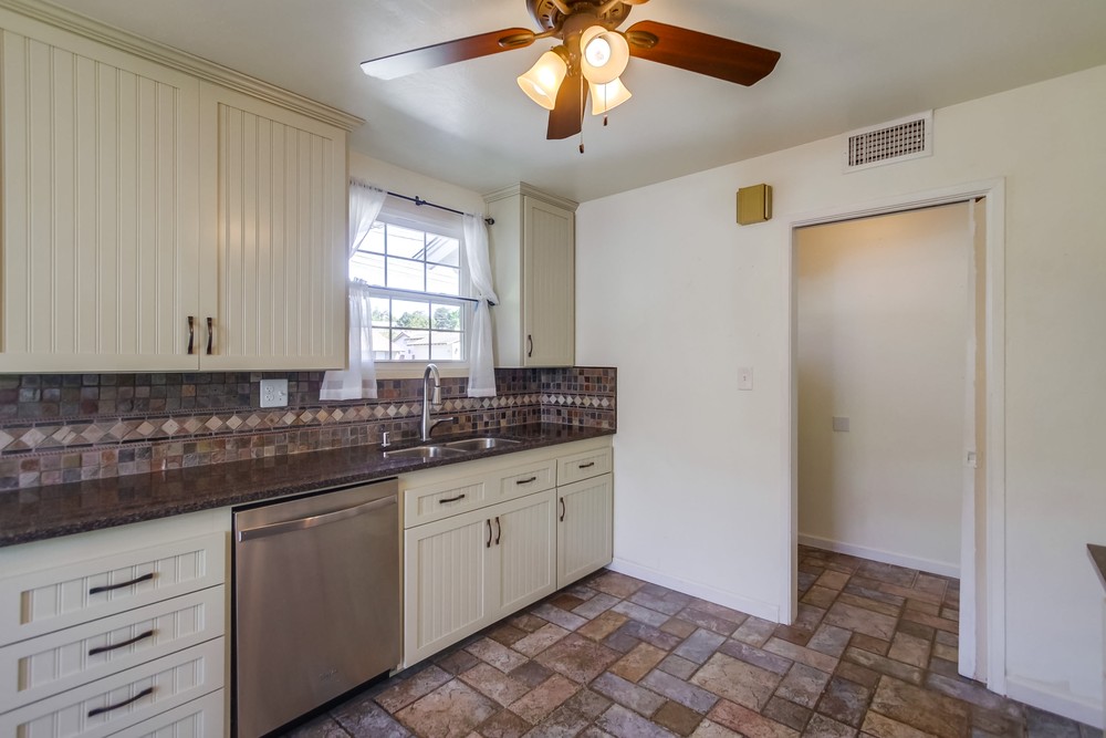 Virtual tour photo 18 of 45 for 8311 Lake Adlon