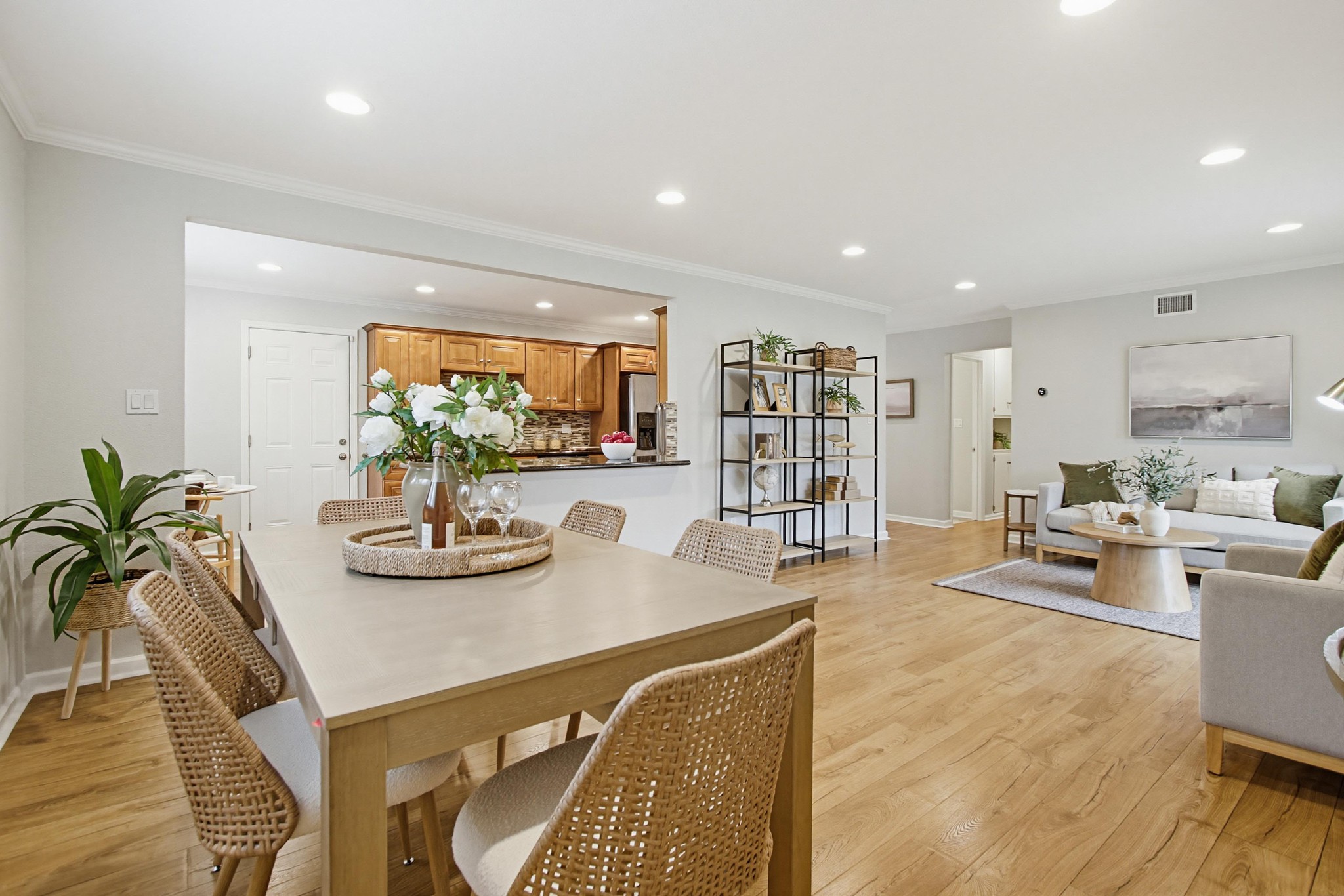 Virtual tour photo 12 of 76 for 8318 June Lake Dr