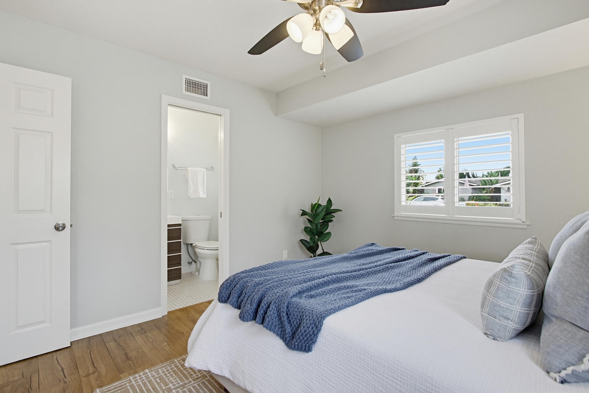 Virtual tour photo 22 of 76 for 8318 June Lake Dr