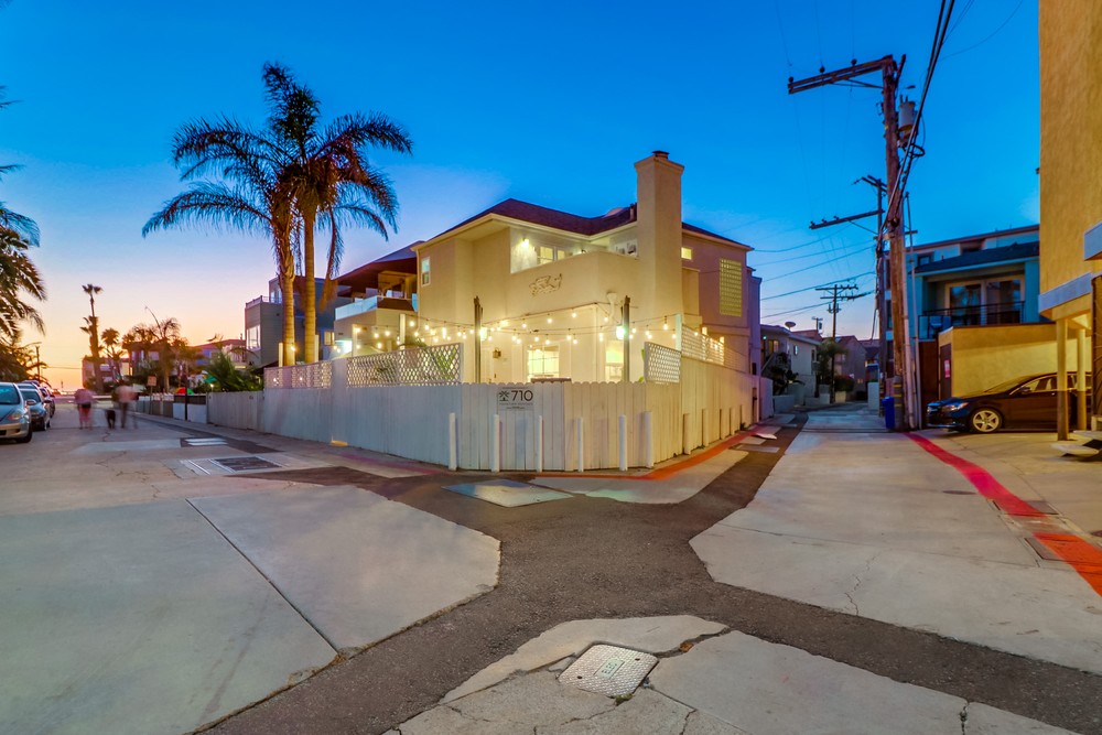Virtual tour photo 1 of 90 for 832 Capistrano Pl