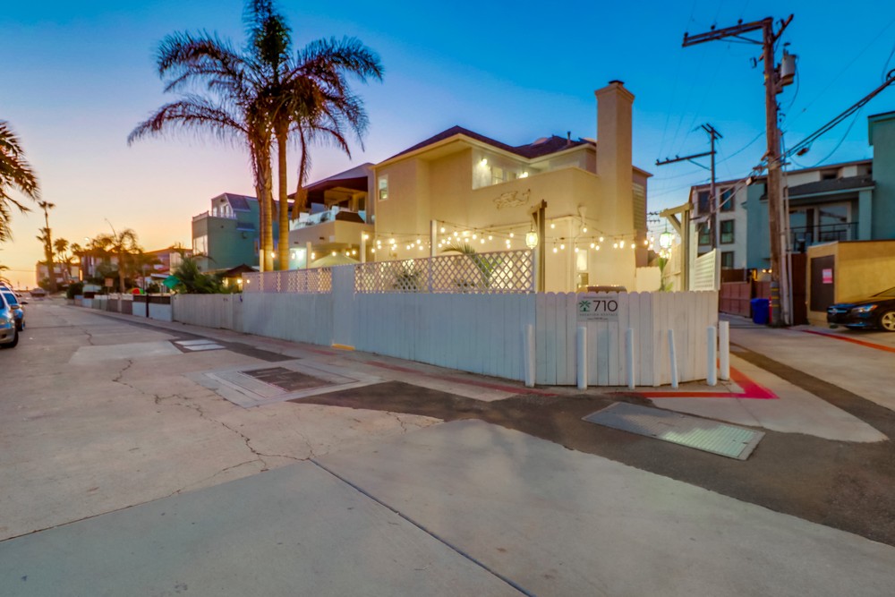 Virtual tour photo 3 of 90 for 832 Capistrano Pl