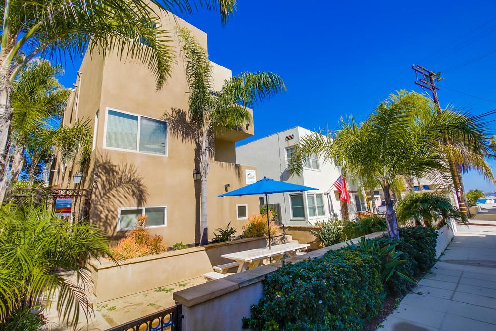 Virtual tour photo 1 of 64 for 832 Ensenada Ct