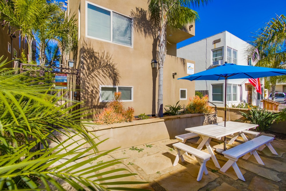 Virtual tour photo 5 of 64 for 832 Ensenada Ct