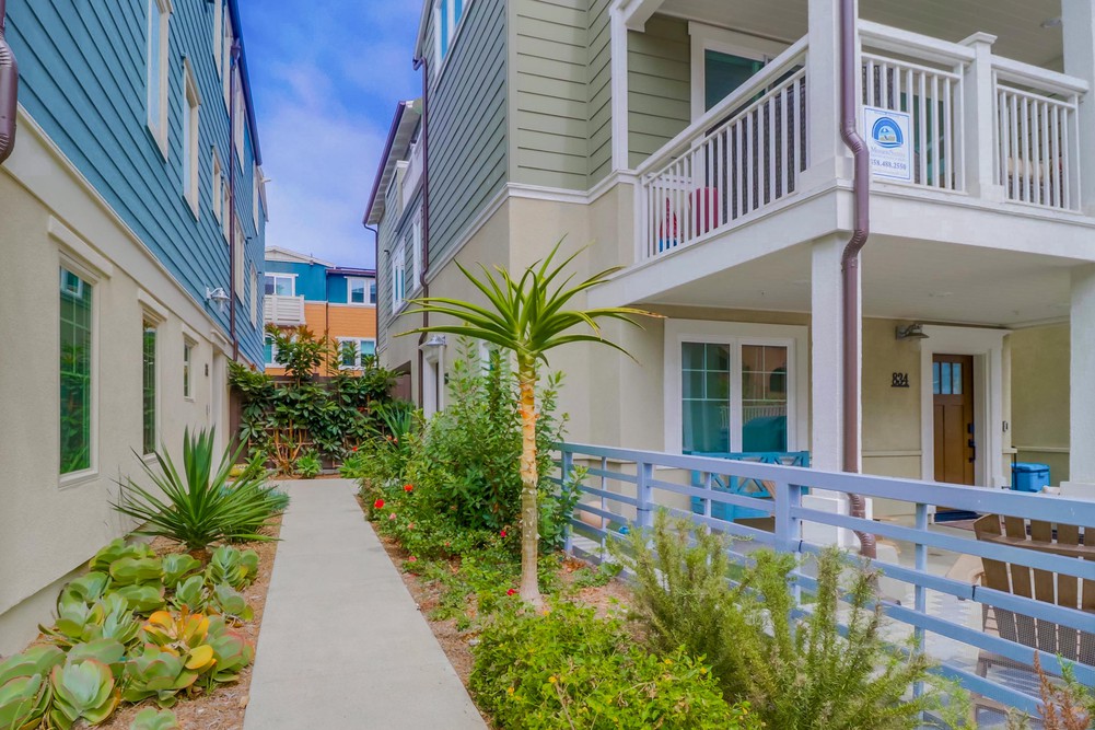 Virtual tour photo 5 of 49 for 832 Santa Barbara Pl