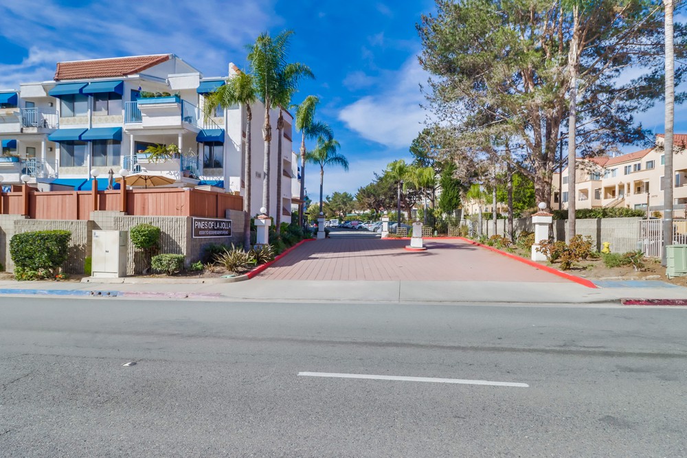 Virtual tour photo 1 of 42 for 8320 Regents Rd #2p