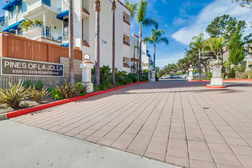 Virtual tour photo 4 of 42 for 8320 Regents Rd #2p