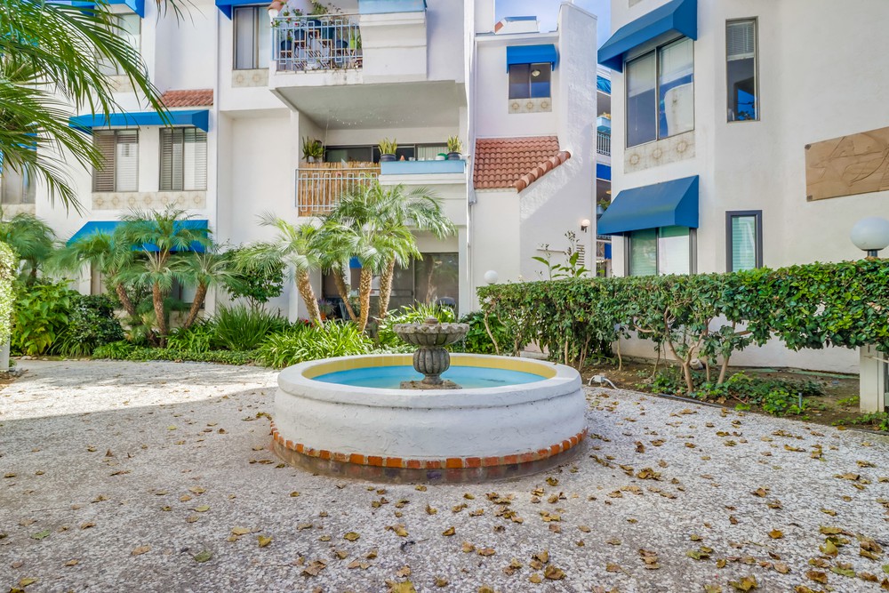 Virtual tour photo 6 of 42 for 8320 Regents Rd #2p