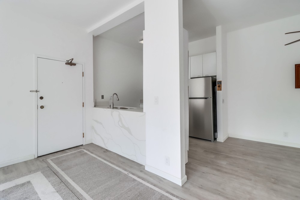 Virtual tour photo 9 of 42 for 8320 Regents Rd #2p