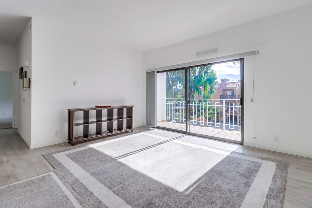 Virtual tour photo 12 of 42 for 8320 Regents Rd #2p