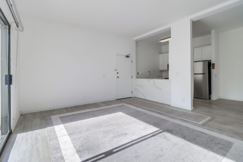 Virtual tour photo 14 of 42 for 8320 Regents Rd #2p