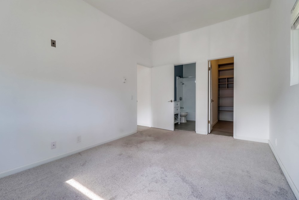Virtual tour photo 23 of 42 for 8320 Regents Rd #2p