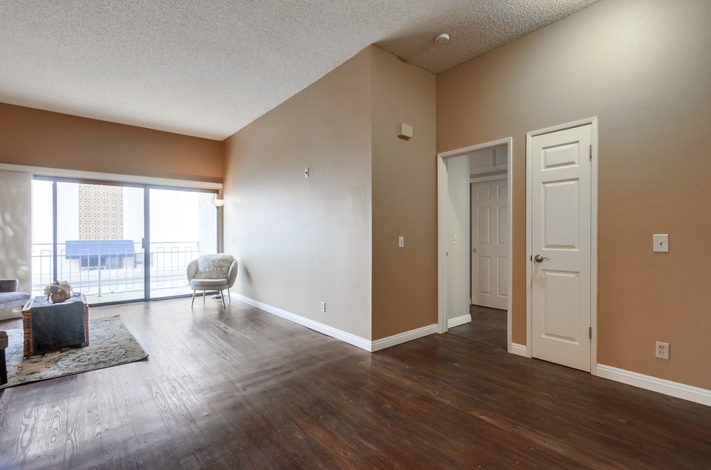 Virtual tour photo 6 of 36 for 8324 Regents Rd #2e