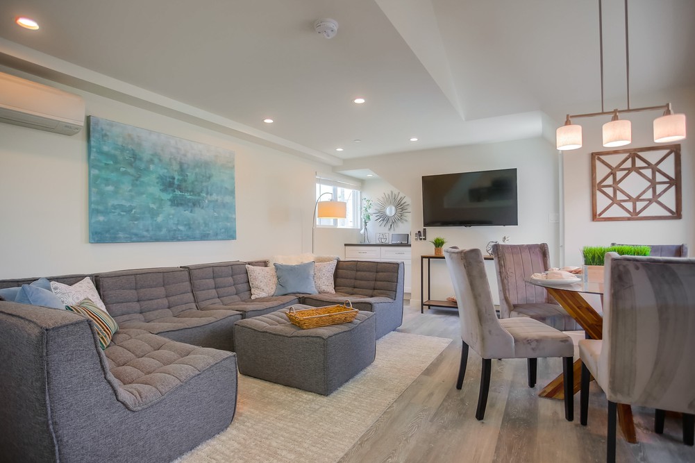 Virtual tour photo 8 of 49 for 833 Portsmouth Ct