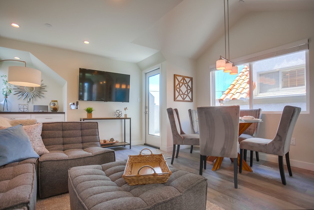 Virtual tour photo 10 of 49 for 833 Portsmouth Ct