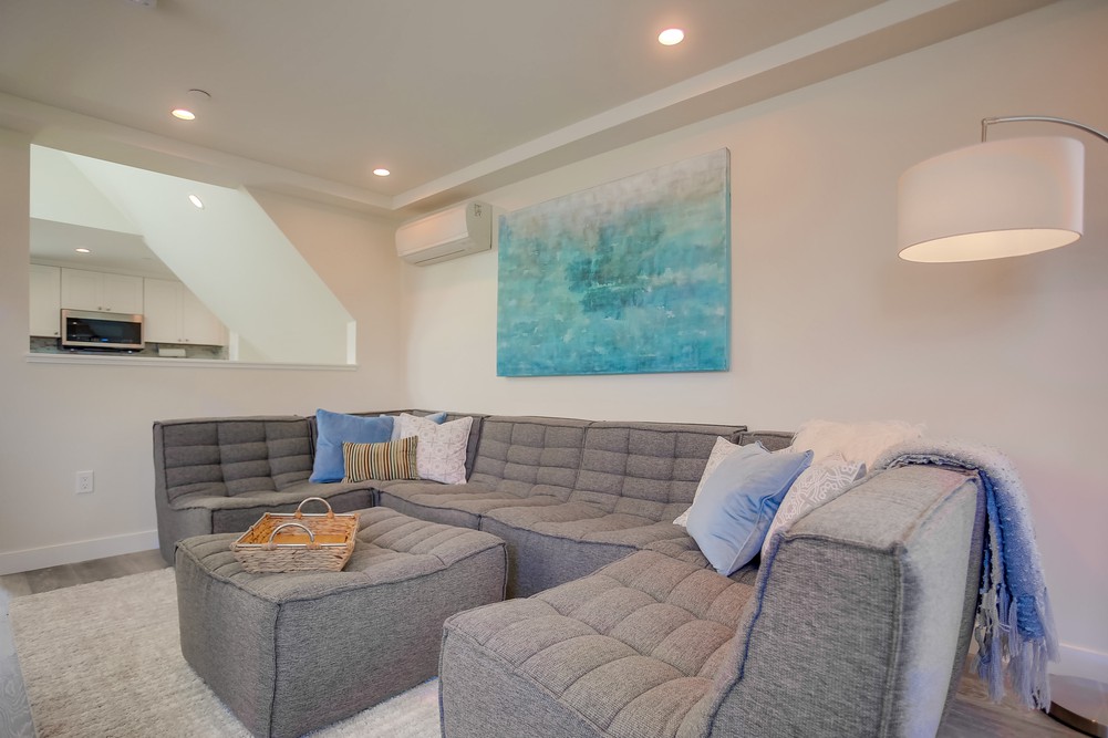 Virtual tour photo 11 of 49 for 833 Portsmouth Ct