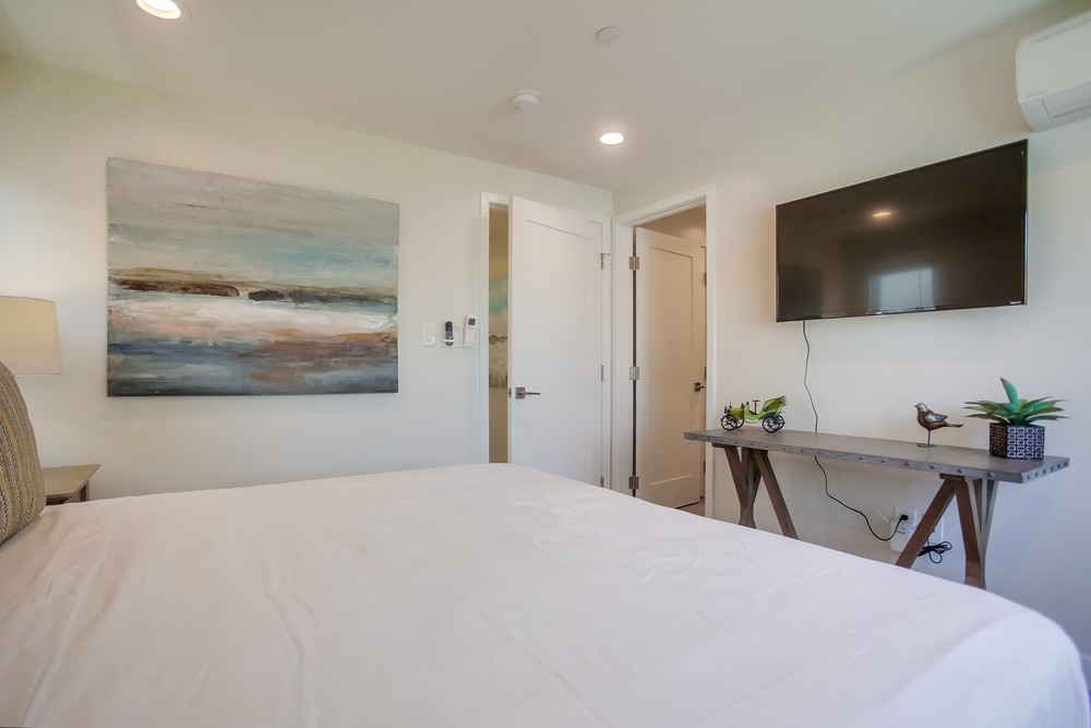 Virtual tour photo 32 of 49 for 833 Portsmouth Ct