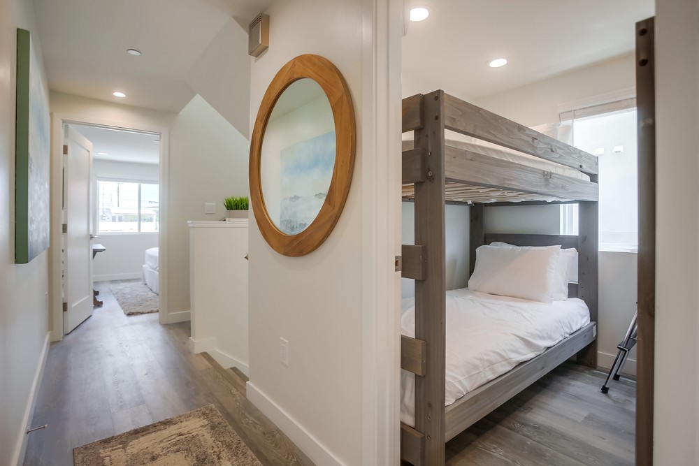 Virtual tour photo 35 of 49 for 833 Portsmouth Ct