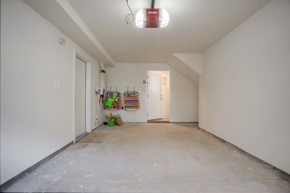 Virtual tour photo 39 of 49 for 833 Portsmouth Ct