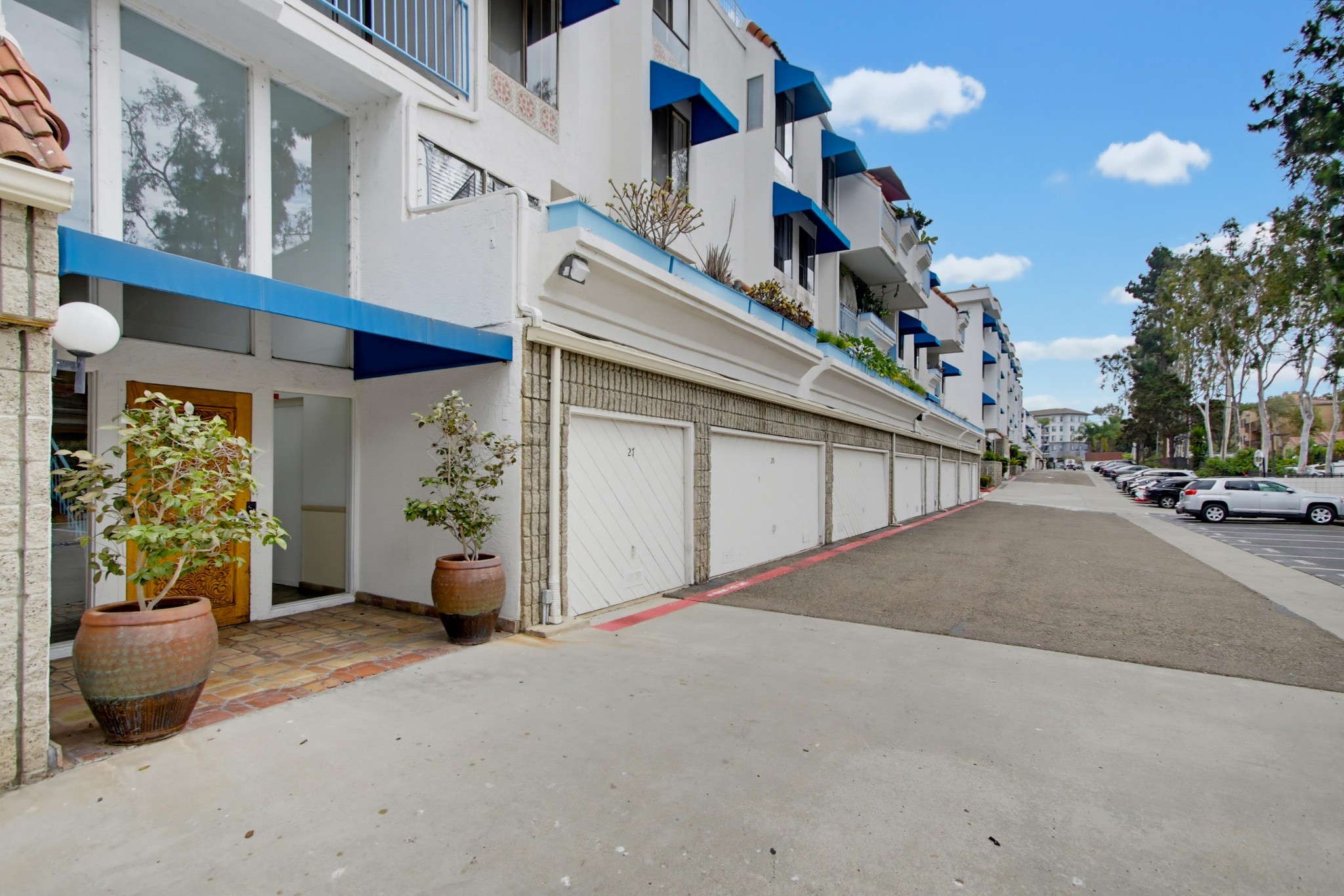 Virtual tour photo 4 of 33 for 8332 Regents Rd Unit B
