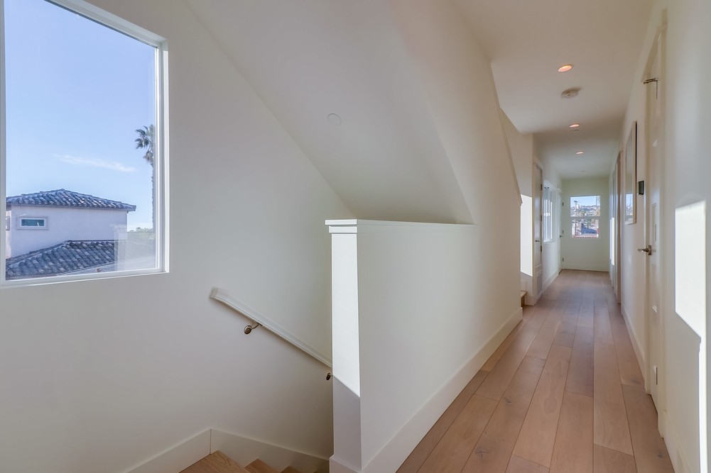 Virtual tour photo 29 of 68 for 835 Beryl St