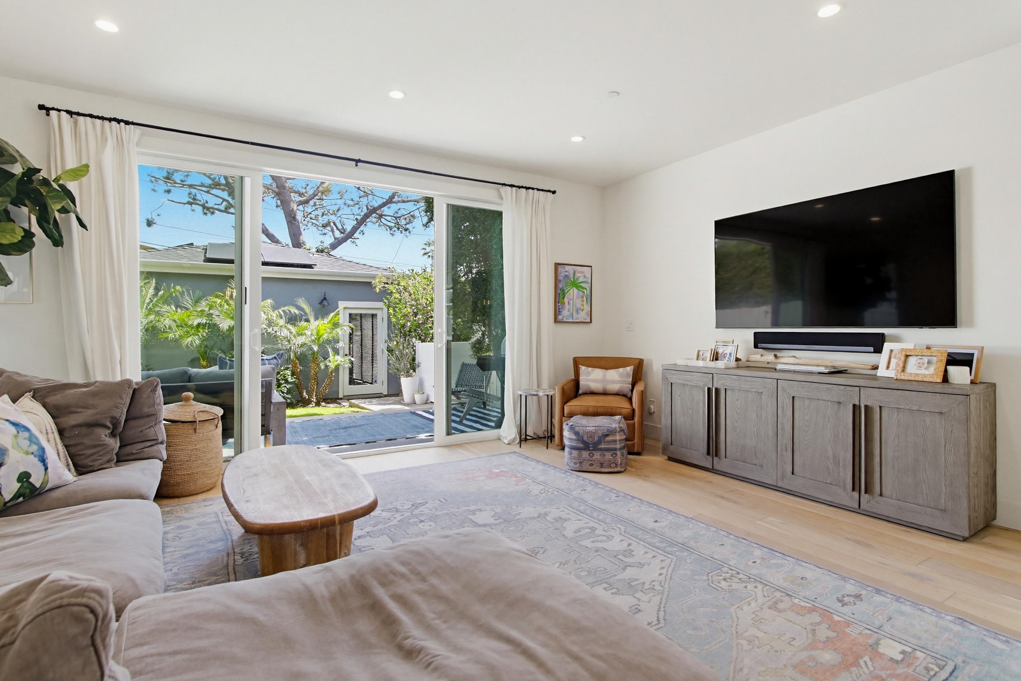 Virtual tour photo 9 of 103 for 835 Beryl St