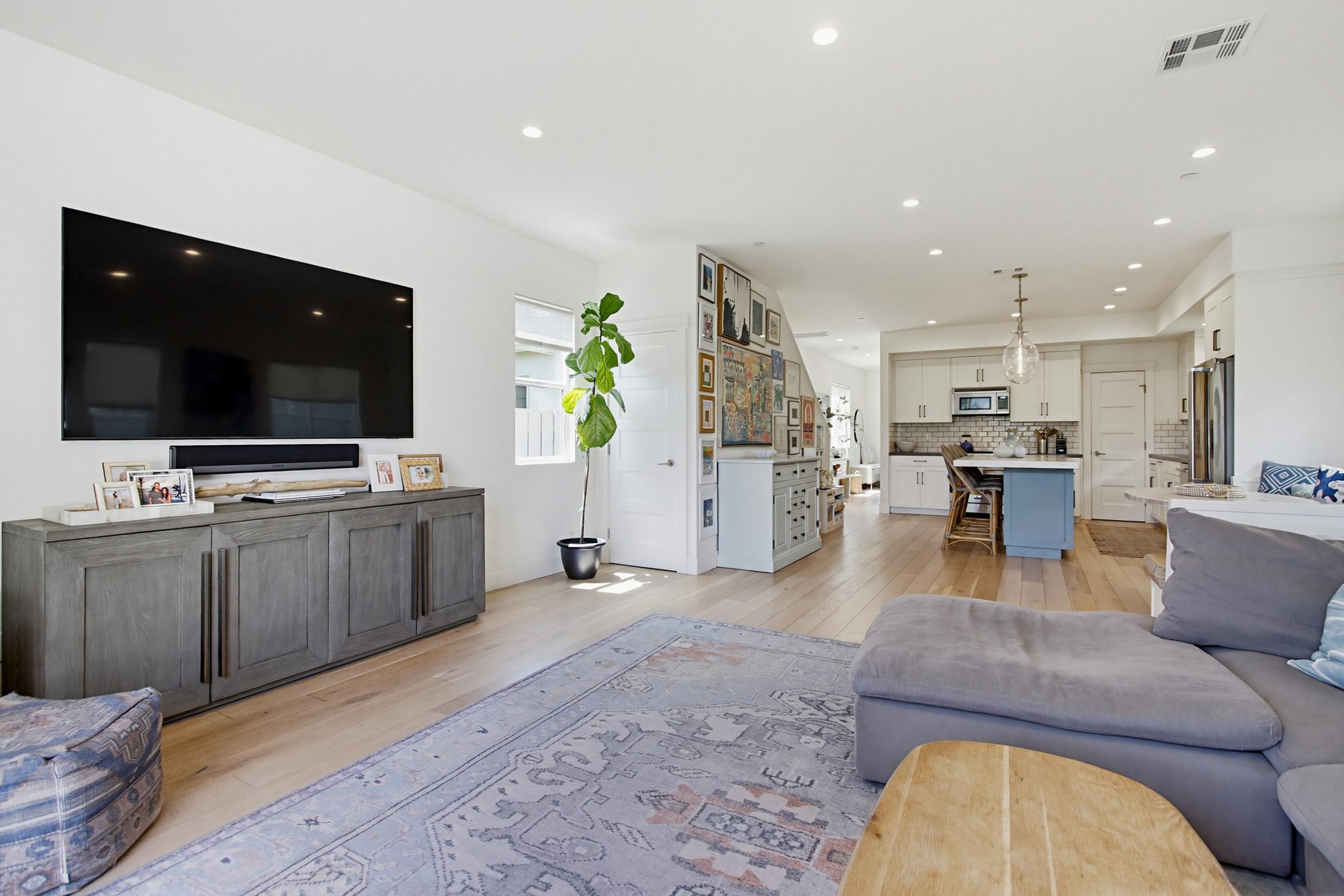 Virtual tour photo 10 of 103 for 835 Beryl St