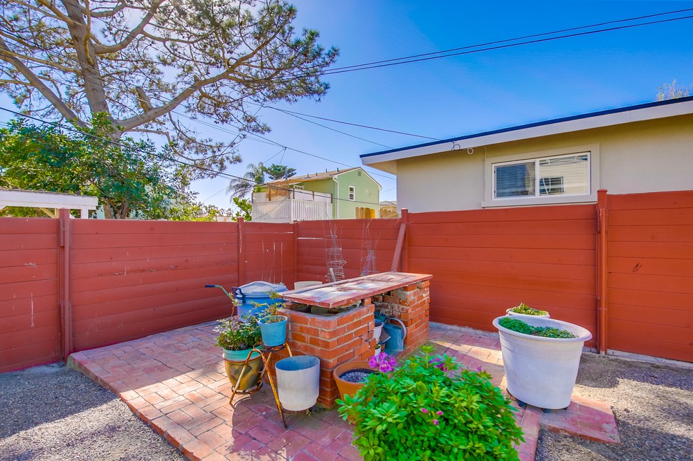 Virtual tour photo 27 of 30 for 835 Beryl St