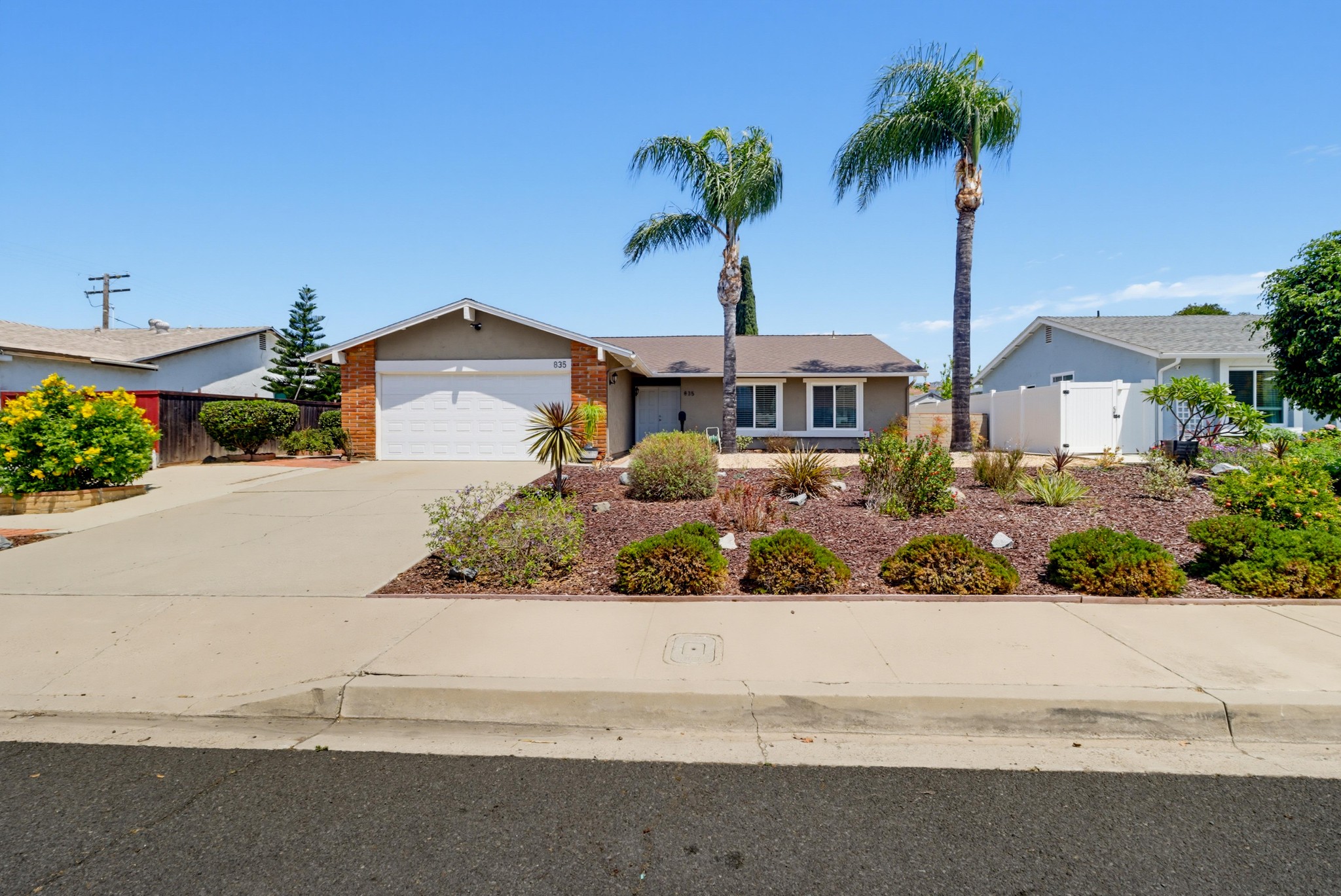Virtual tour photo 1 of 52 for 835 Dorothy St