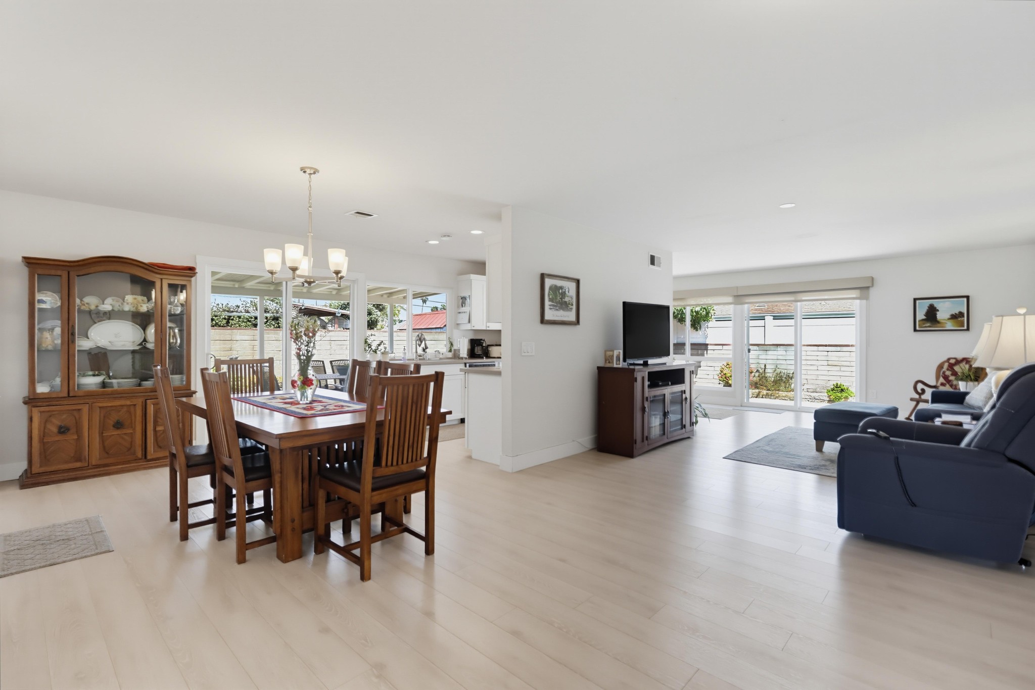 Virtual tour photo 9 of 52 for 835 Dorothy St