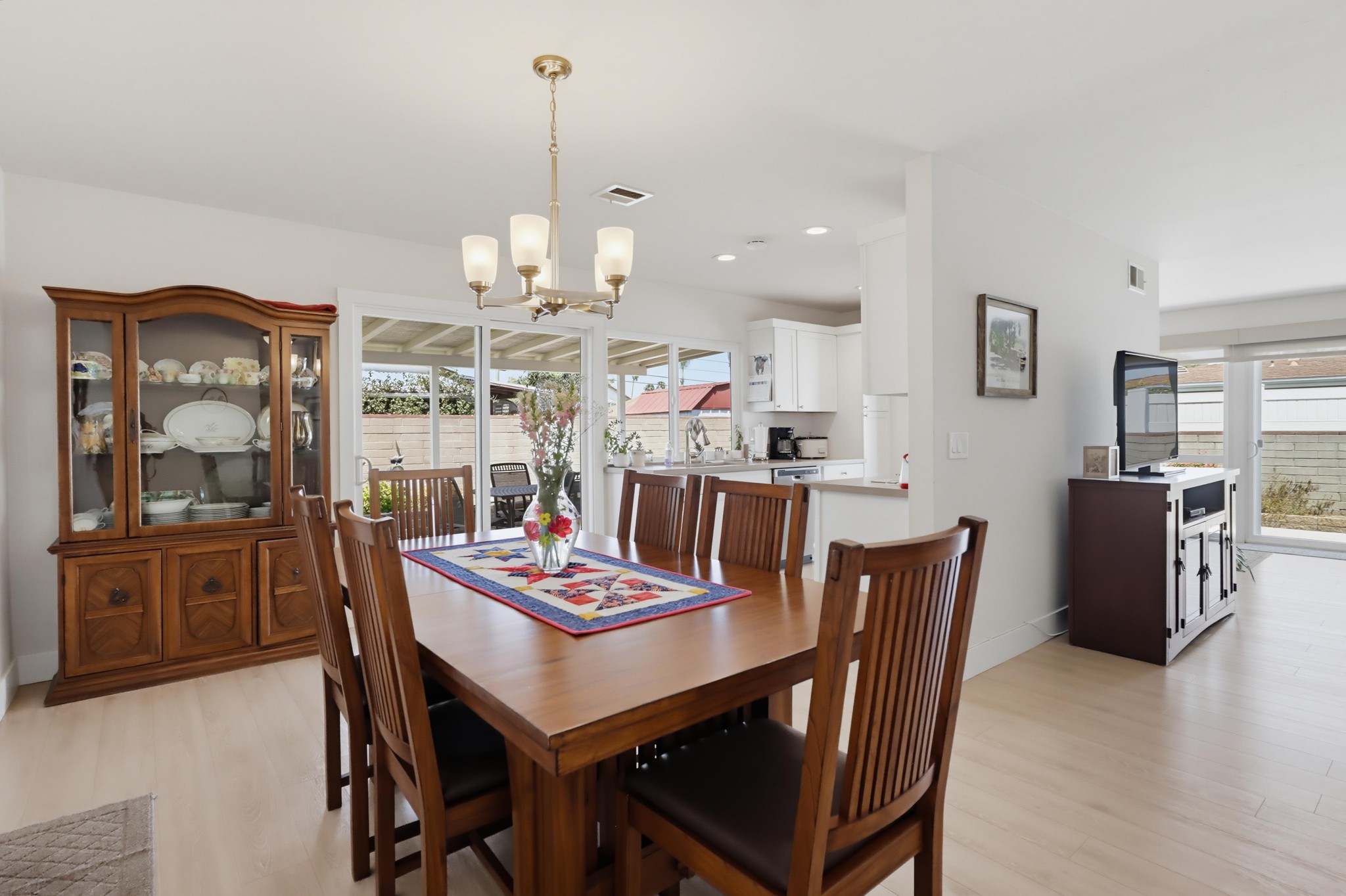 Virtual tour photo 10 of 52 for 835 Dorothy St