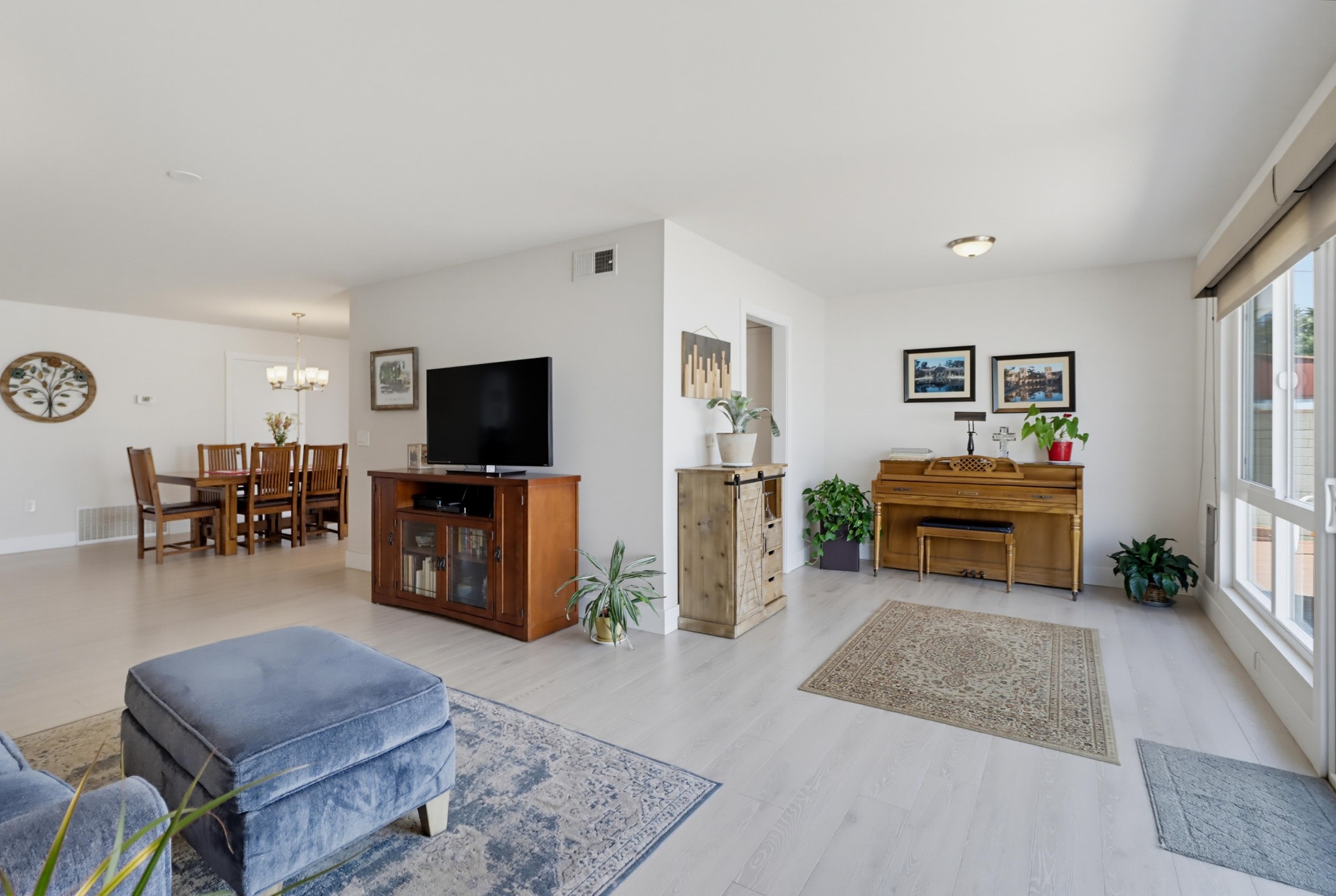 Virtual tour photo 13 of 52 for 835 Dorothy St