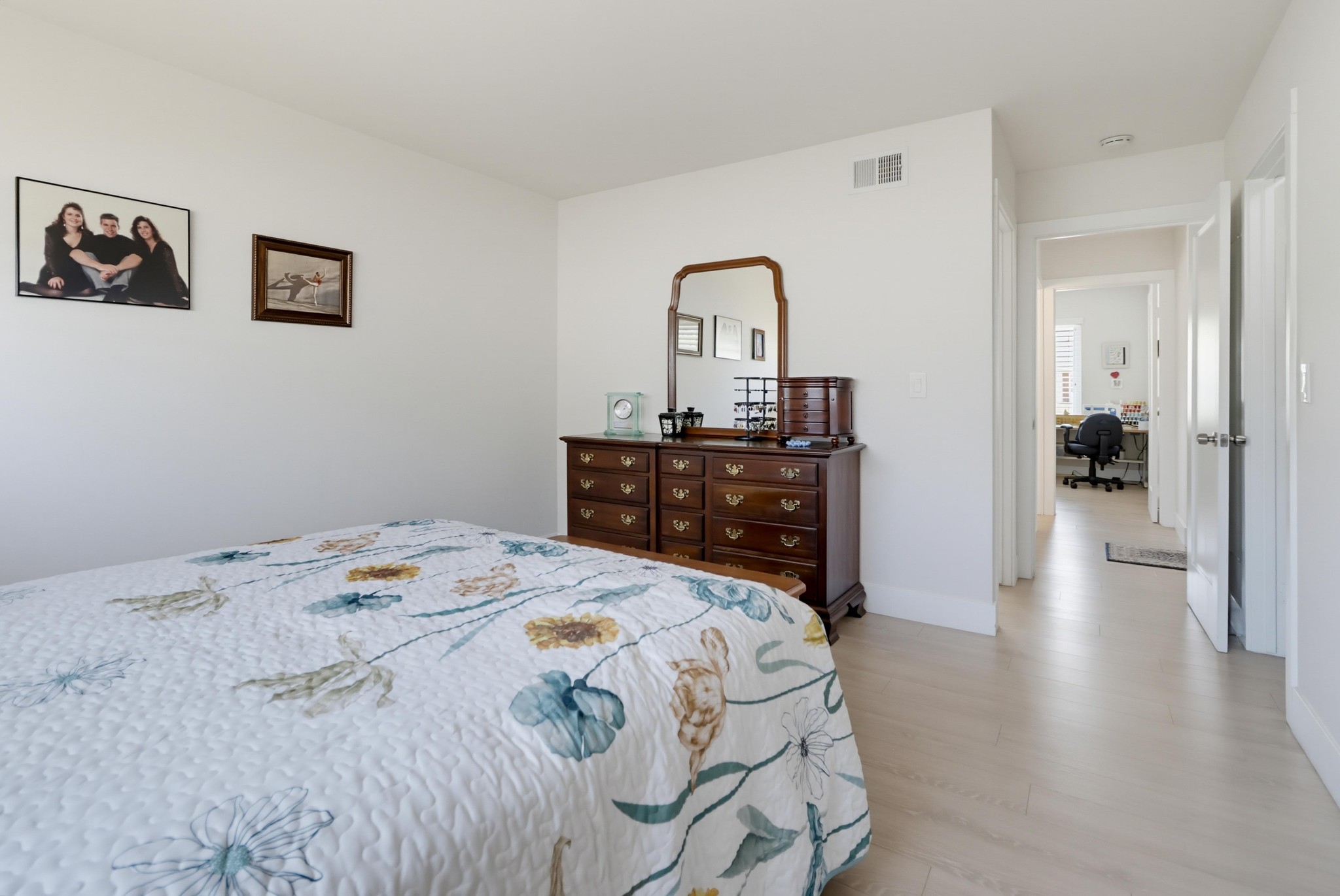 Virtual tour photo 34 of 52 for 835 Dorothy St