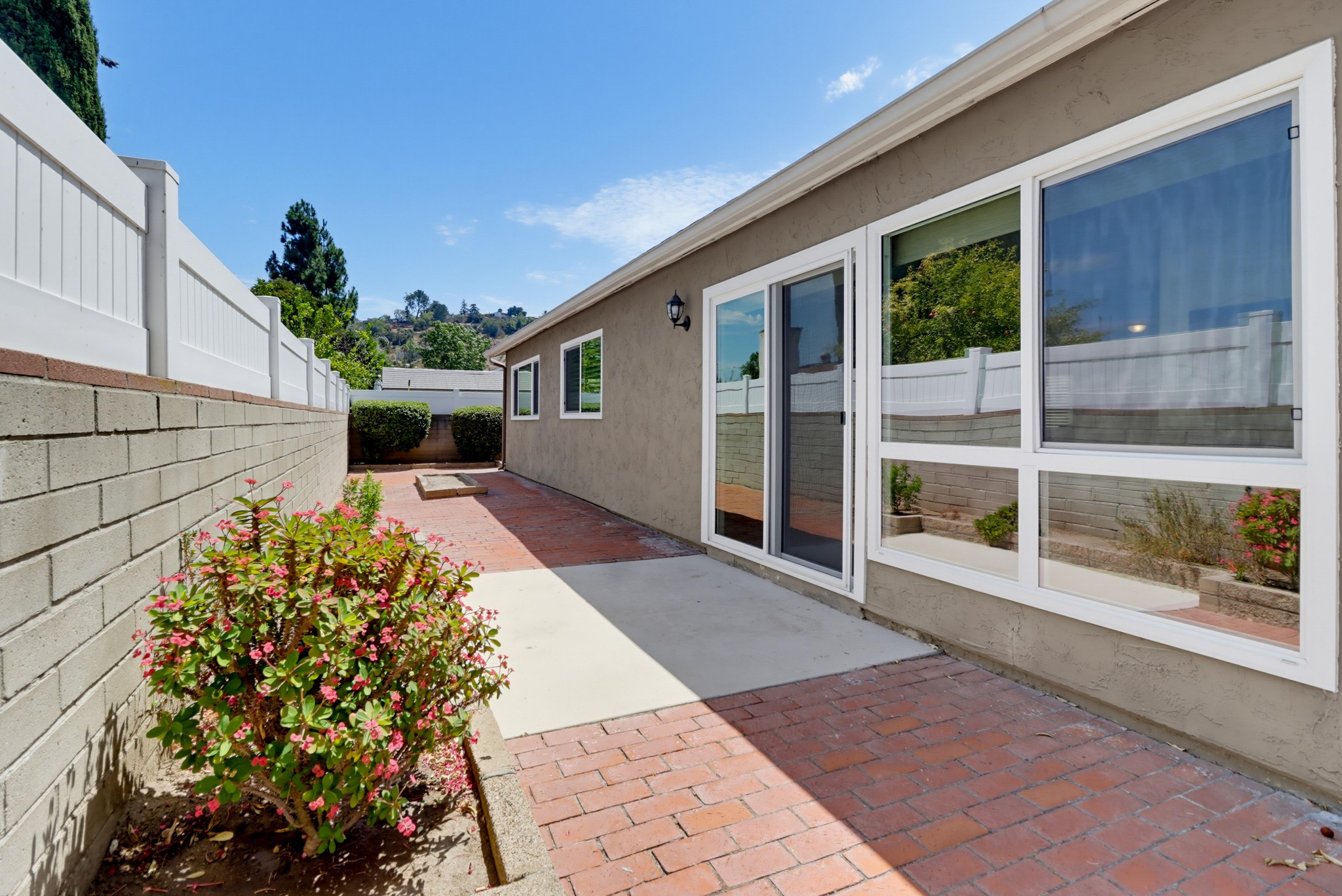Virtual tour photo 44 of 52 for 835 Dorothy St