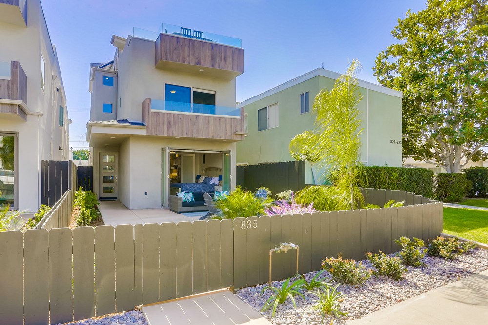 Virtual tour photo 1 of 77 for 835 Opal St