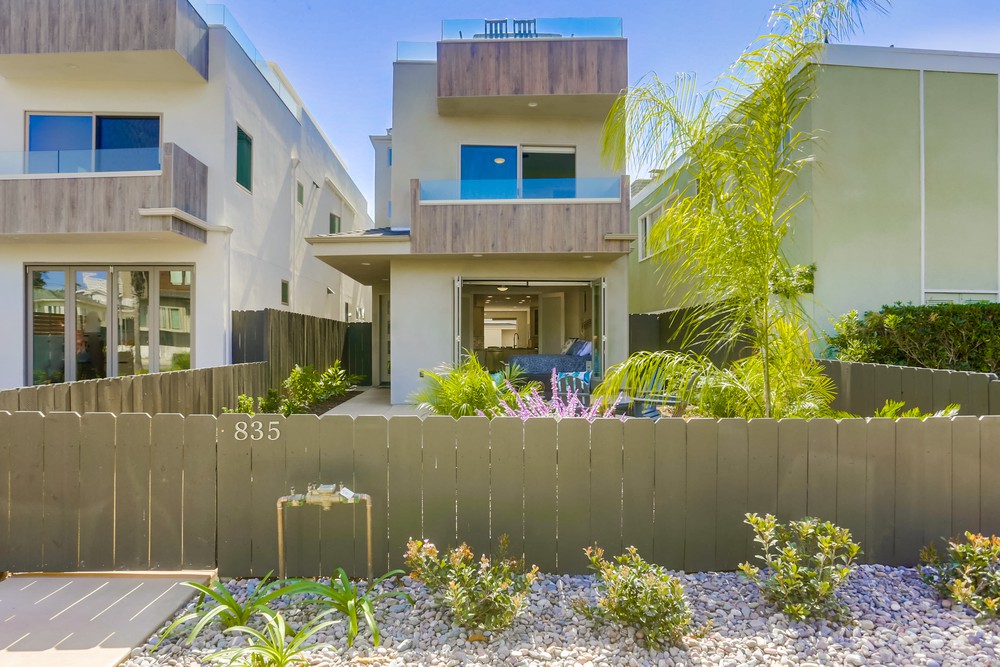 Virtual tour photo 3 of 77 for 835 Opal St