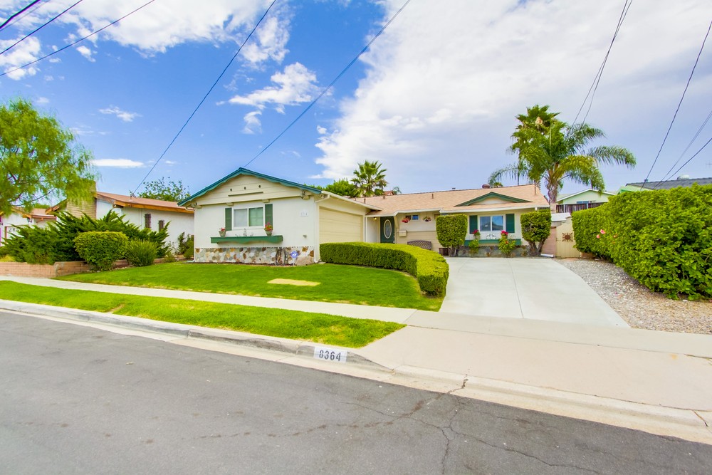 Virtual tour photo 1 of 39 for 8364 Lake Gaby Ave