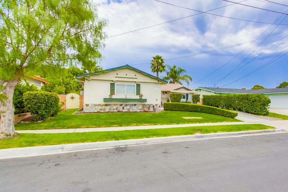 Virtual tour photo 4 of 39 for 8364 Lake Gaby Ave