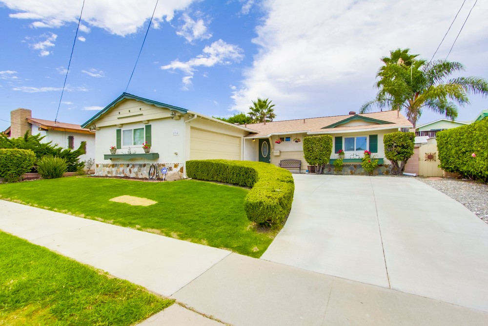 Virtual tour photo 5 of 39 for 8364 Lake Gaby Ave