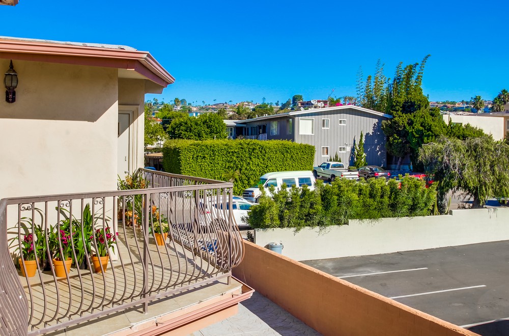Virtual tour photo 3 of 40 for 737 1/2 Agate St 